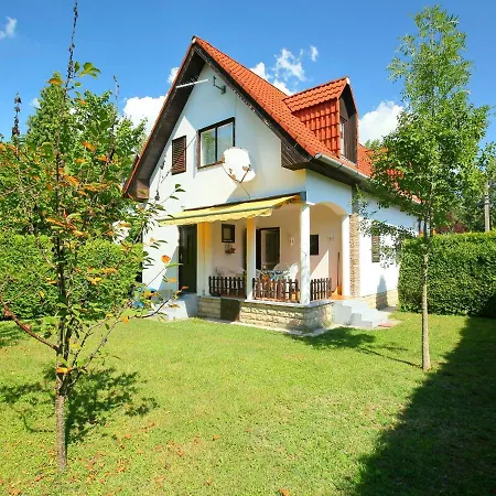 بيت للعطل Holiday Acacia Balatonföldvár