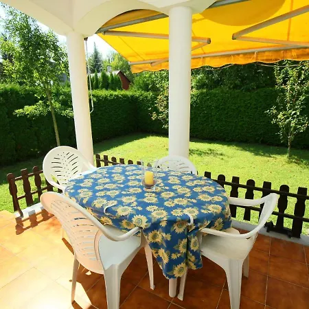 Holiday Acacia بيت للعطل Balatonföldvár