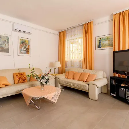 Holiday Acacia بيت للعطل